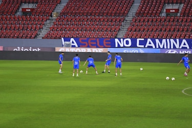 Bolillo Gómez da una lección de orgullo y amor por la camiseta