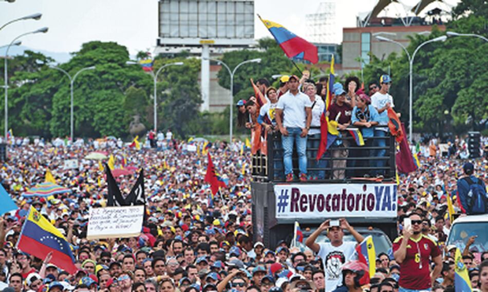 Represión deja heridos y detenidos, tras llamado a huelga