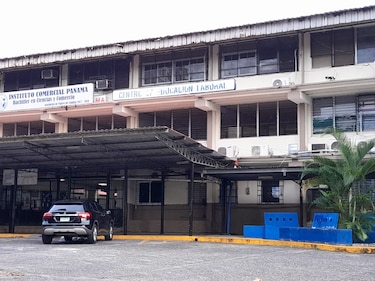 Docentes denuncian traslado sin resolución oficial de centro nocturno en Pueblo Nuevo