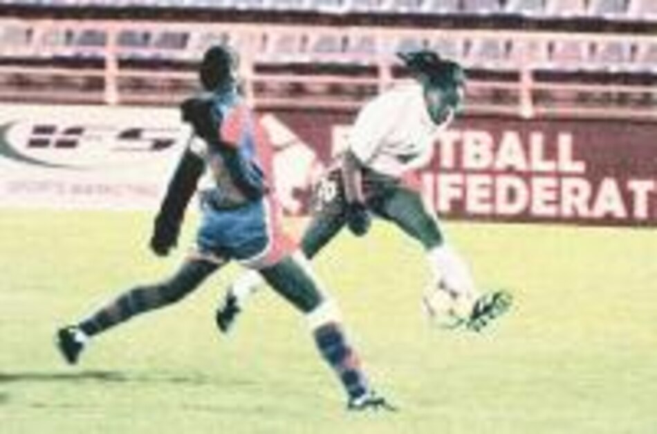 Canadá y ticas ganan en fútbol femenino