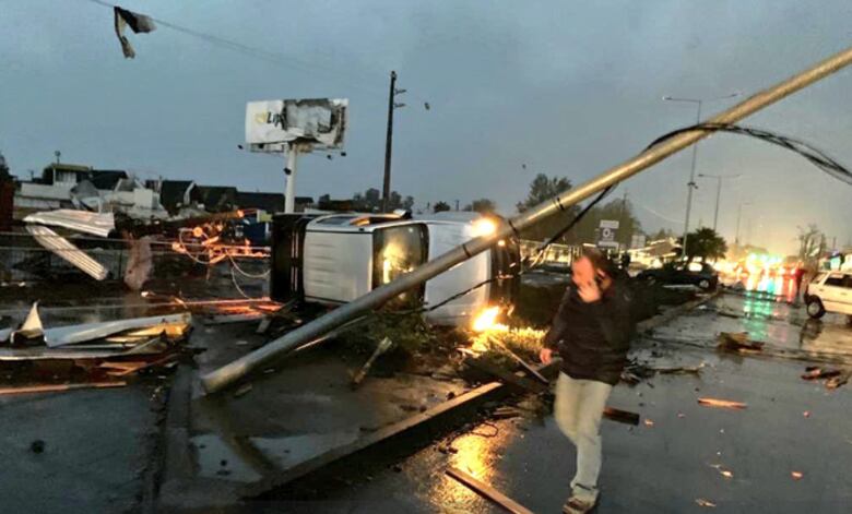 Inusuales tornados causan un muerto y destrozos en el sur de Chile