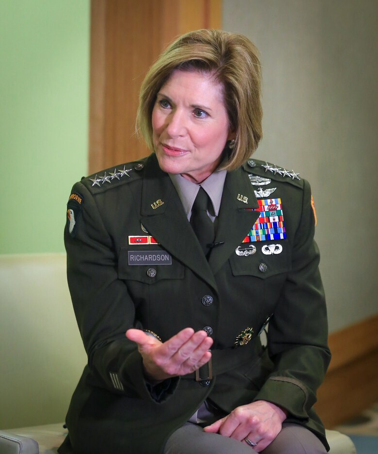 ‘Soy la primera mujer comandante del Comando Sur, eso es genial. Pero no seré la última’, Laura Richardson