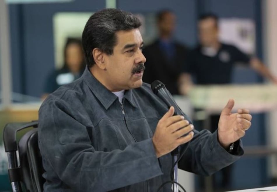 Maduro lanza bono respaldado en 'lingoticos de oro' para recuperar ahorro