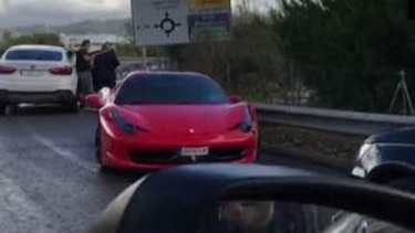 Neymar se accidenta en su Ferrari; sale ileso