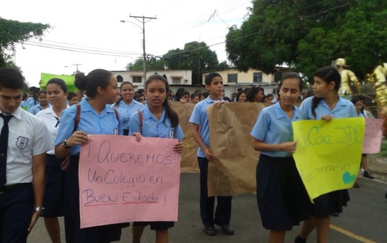 Continúa el paro en el colegio José Daniel Crespo de Chitré