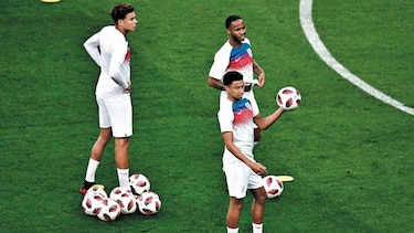 FIFA multa por usar medias no autorizadas en el torneo