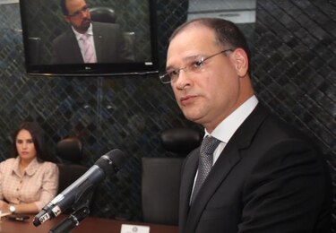 Pedro Miguel González anuncia candidatura a la Secretaría General del PRD