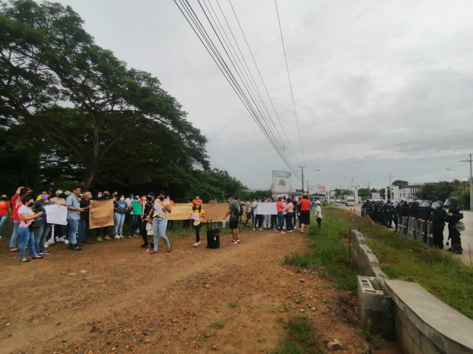 En Los Santos protestan por el alto precio del combustible