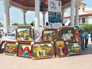 El arte invita al público al parque