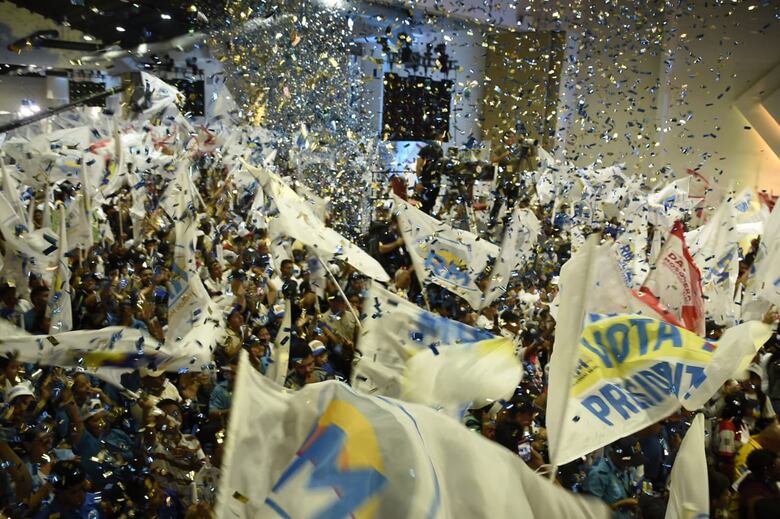 El balance de los cierres de campaña: discursos, música, hoteles y plazas públicas