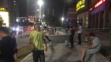 Autoridades chinas temen un centenar de muertos y miles de heridos por terremoto