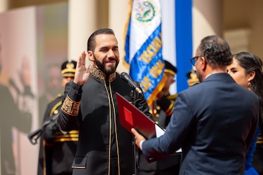 Nayib Bukele es investido para un segundo mandato consecutivo en El Salvador