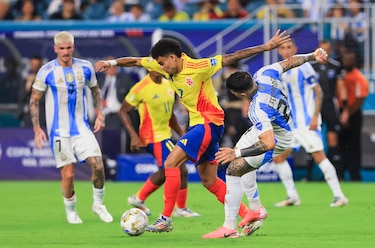 Argentina acaba un invicto que duró 28 partidos; Colombia espera revancha en 58 días