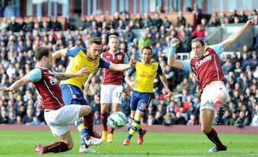 Arsenal logra su octavo triunfo al hilo