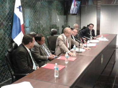 Aprueban en primer debate aumento de décimo tercer mes para funcionarios