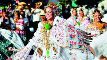 Colosal y vistoso desfile