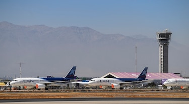 Asfixiada por la pandemia, aerolínea Latam pide acogerse a ley de bancarrota en Estados Unidos