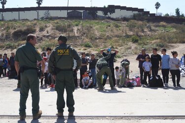 Estados Unidos avisa a los migrantes que seguirá vigilando la frontera aunque cierre el Gobierno