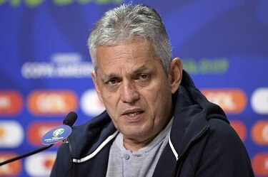 El futbolista chileno es como el vino añejo, dice el técnico Rueda