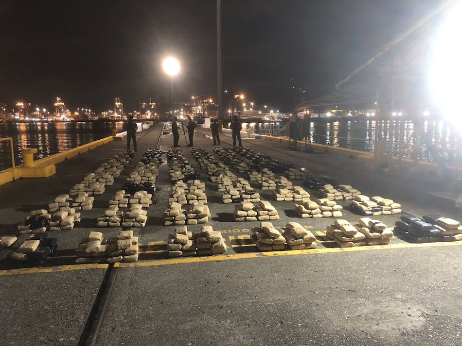 Interceptan embarcación con más de mil paquetes de droga en isla San José