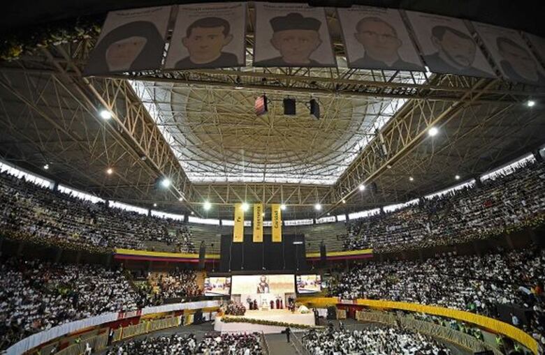 Colombia: Papa evoca lo oscuro del narcotráfico y reza por víctimas