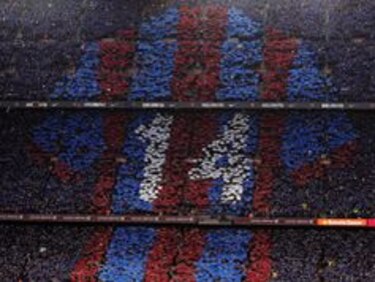 El Camp Nou recuerda a Johan Cruyff