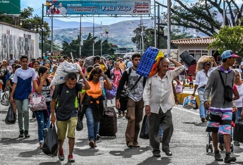 Colombia concederá permiso especial de permanencia a unos 200 mil venezolanos que están en el país