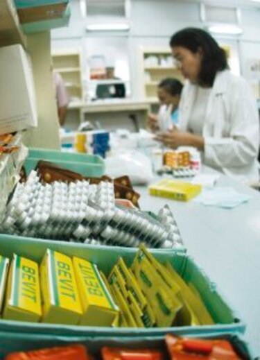 Advierten de riesgo de uso de fármacos sin receta