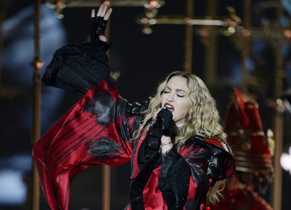Madonna arranca en Londres su gira mundial con éxitos de cuatro décadas