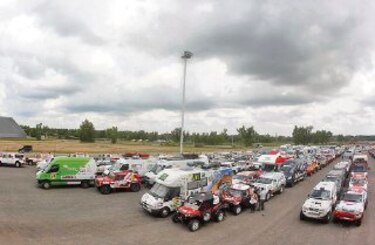 Llegan los carros del Dakar