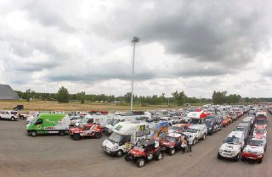 Llegan los carros del Dakar
