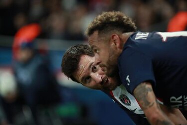 7-2 Messi, Mbappé y Neymar, dinamita hacia los octavos