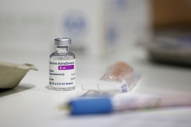Estas son las razones por las que AstraZeneca deja de comercializar la vacuna de la covid-19