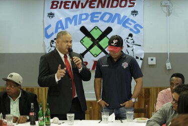 Campeones Panamericanos llegan a casa con su trofeo