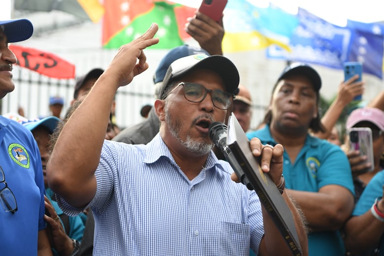 Ejecutivo no da marcha atrás con reemplazo a docentes en paro: ‘No habrá pago retroactivo’ dice Mulino