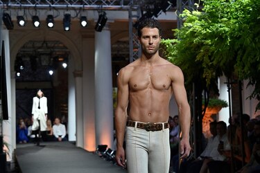 Un siglo de Cardin: la casa de moda quiere renovarse sin cambiar demasiado