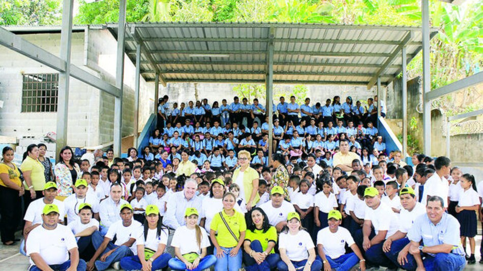 Voluntarios de Argos se suman al Día de las buenas acciones