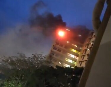 Bomberos controlan incendio en edificio de 14 pisos de Patio Pinel