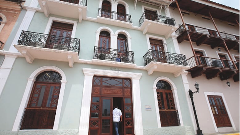 Vinculan a Adolfo De Obarrio y a Juan Carlos Marciaga en Piso y Techo