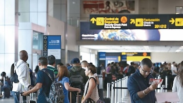 Industria aérea pide frenar ley de cobro a pasajeros en tránsito