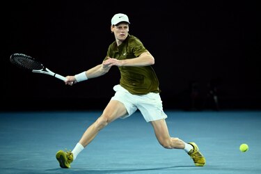 Sinner impone su ley y vuelve a citarse con Djokovic