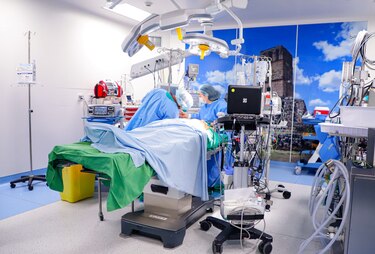 Sobrecarga laboral, pagos atrasados y falta de insumos afectan a médicos y pacientes