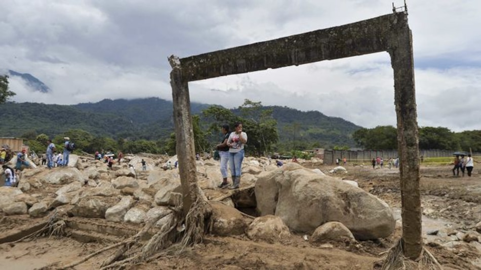Frenética búsqueda de sobrevivientes tras alud en Colombia