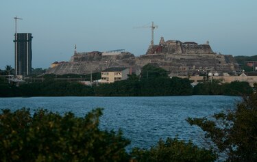 Juez ordena demoler edificio ubicado frente a castillo en Cartagena de Indias