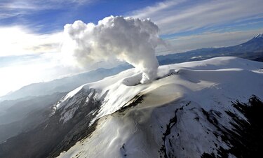 Volcán Nevado de Ruiz continúa ‘inestable’ y Colombia mantiene alerta naranja