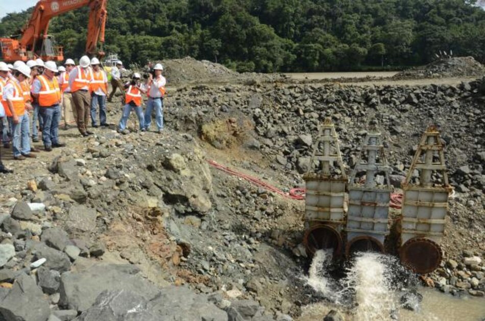 Canal de Panamá inunda acceso para nueva esclusa del Pacífico