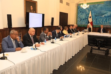 Ejecutivo discute con diputados sobre reformas al sector de energía, sin Vamos y Seguimos