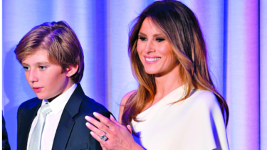 Guionista de 'Saturday Night Live' suspendida por tuit sobre hijo de Donald Trump