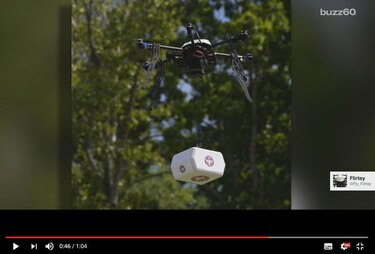 Un sándwich de pollo, café y donas: primera entrega a domicilio a través de dron