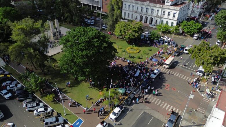 Trabajadores, docentes, grupos sindicales, marcharon este 1 de mayo en medio de una huelga